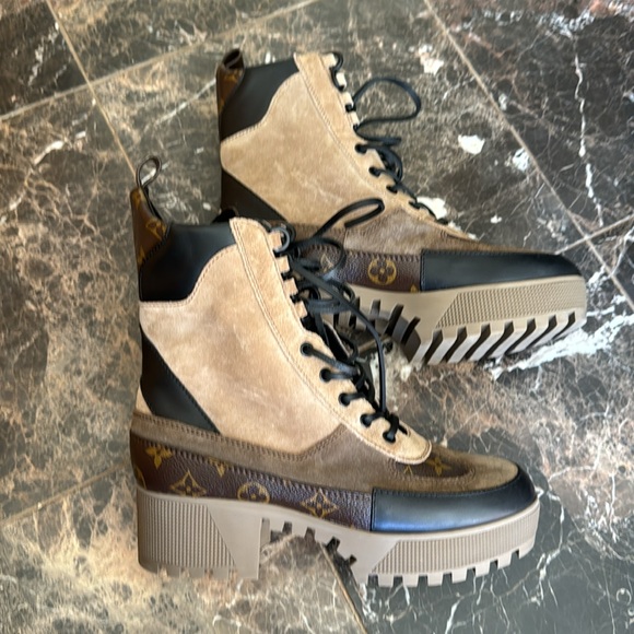 LOUIS VUITTON Laureate Platform Desert Boot - LIKE NEW - SIZE 39 (8.5) - Picture 3 of 5